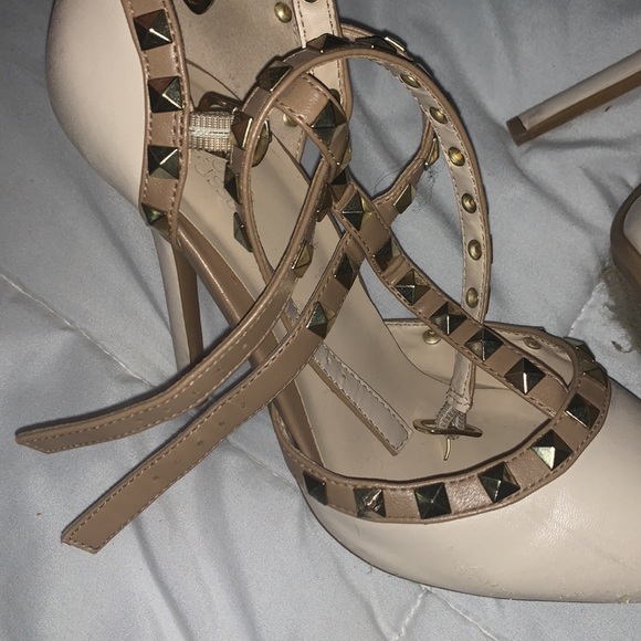 Heels, studded, beige and tan - Picture 3 of 3